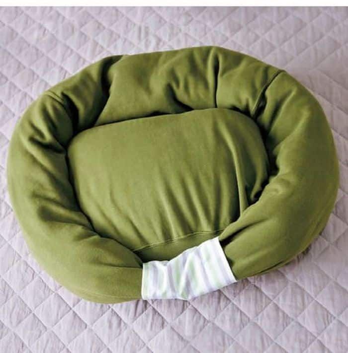 Кровать для собак в стиле свитера 2