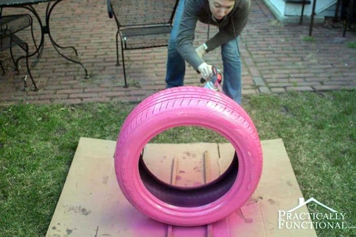Lit pour chien en pneu rose bricolage
