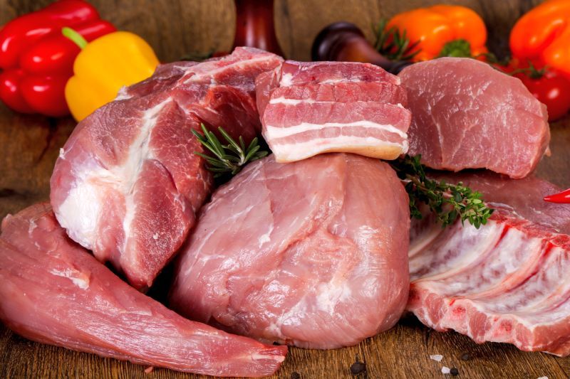 A carne de porco é uma proteína nutritiva para cães